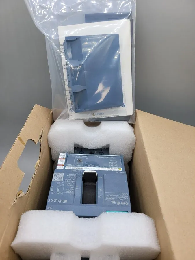 Автоматический выключатель Siemens 3VA5 Circuit Breaker 3-Pole 200A 3VA52200MU31 — фото лота 1