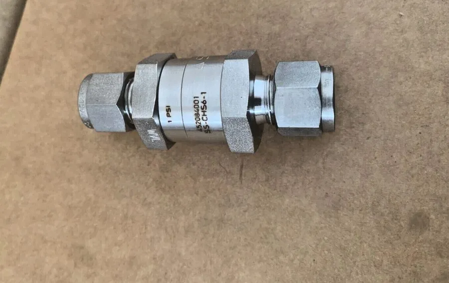 Клапан Swagelok 3/8" Poppet Check Valve, 1 psi, 316L, SS-CHS6-1