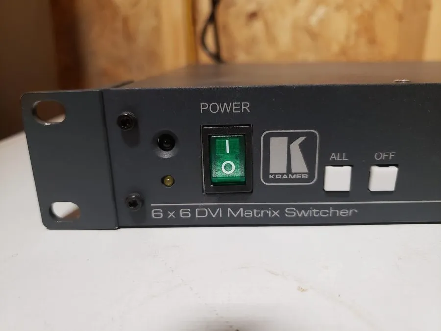 Матричный коммутатор Kramer VS-606XL 6x6 Analog Video/Audio Matrix Switcher — фото лота 1