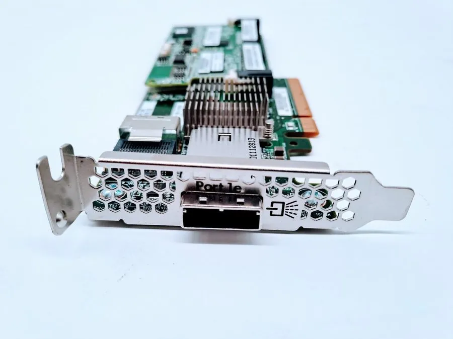 Контроллер HP 633537-001 Smart Array P222 1GB FBWC 1-Port PCI-E SAS RAID Control