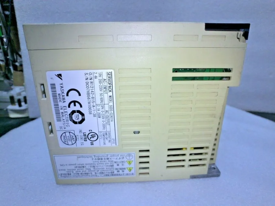Сервопривод Yaskawa SGDS-02A01A SERVOPACK Servo Drive 200W 200V