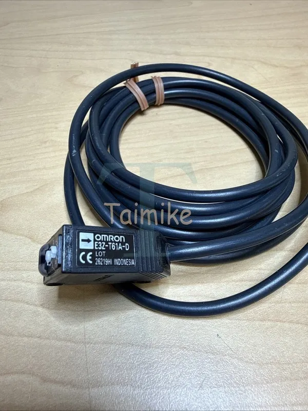 Фотоэлектрический датчик Omron E3Z-T61A-D Photoelectric Sensor 12-24 Vdc