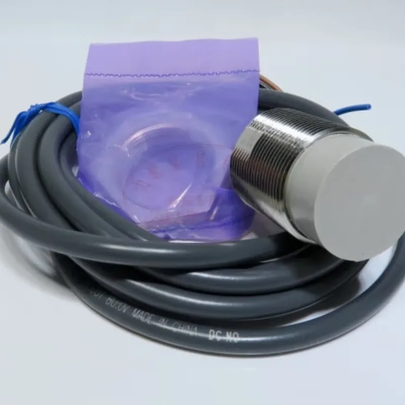 Датчик приближения OMRON Proximity Switch Sensor E2E-X18MB1D30