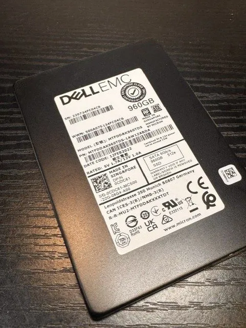 SSD-накопитель Dell Micron 960GB SATA 6Gb/s Enterprise SSD MTFDDAK960TDS DP/N 0C