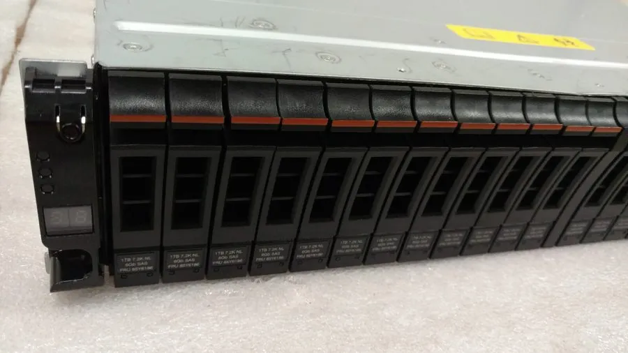 Блок питания IBM Storwize V7000 2076-224 2U Rackmount Storage Array 20x 600GB SA