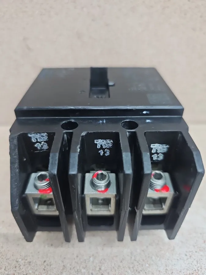 Автоматический выключатель Cutler Hammer GHB3030 30A 480V 3-Pole Circuit Breaker
