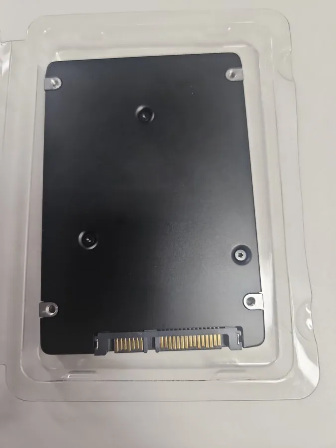 SSD-накопитель Samsung PM881 256GB 2.5in SATA Internal SSD MZ7LH256HAJD-000D1