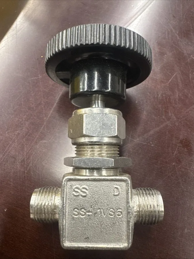 Клапан Swagelok SS-1VS6 Stainless Steel Integral Bonnet Needle Valve FNSP — фото лота 1