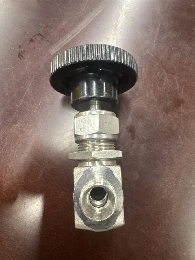 Клапан Swagelok SS-1VS6 Stainless Steel Integral Bonnet Needle Valve FNSP — фото лота 2