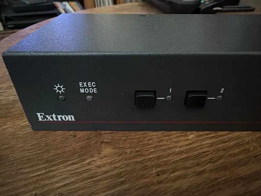 Видеокоммутатор Extron SW2 DVI Plus 60-964-21 Two Input DVI Switcher w/Stereo Au — фото лота 2