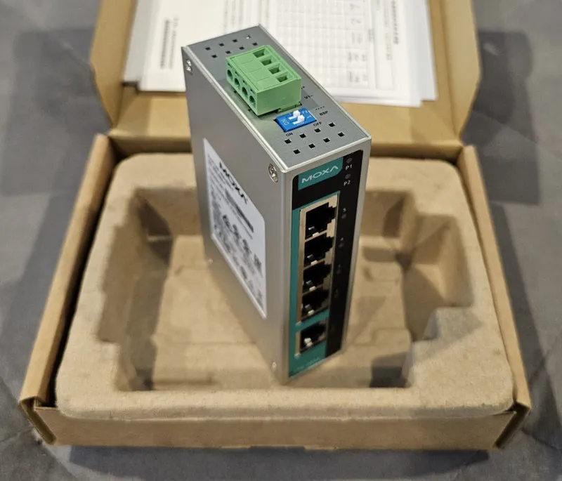 IIoT-устройство MOXA EDS-205A-T 5 Port Ethernet Switch