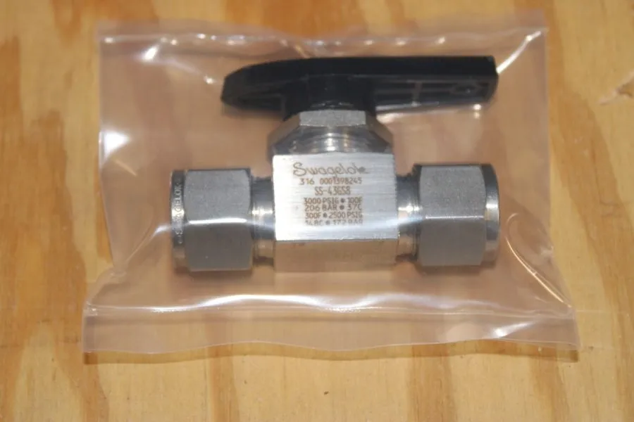 Клапан Swagelok SS-43GS8 1/2" Tube Ball Valve 316 Stainless Steel 3000 PSI