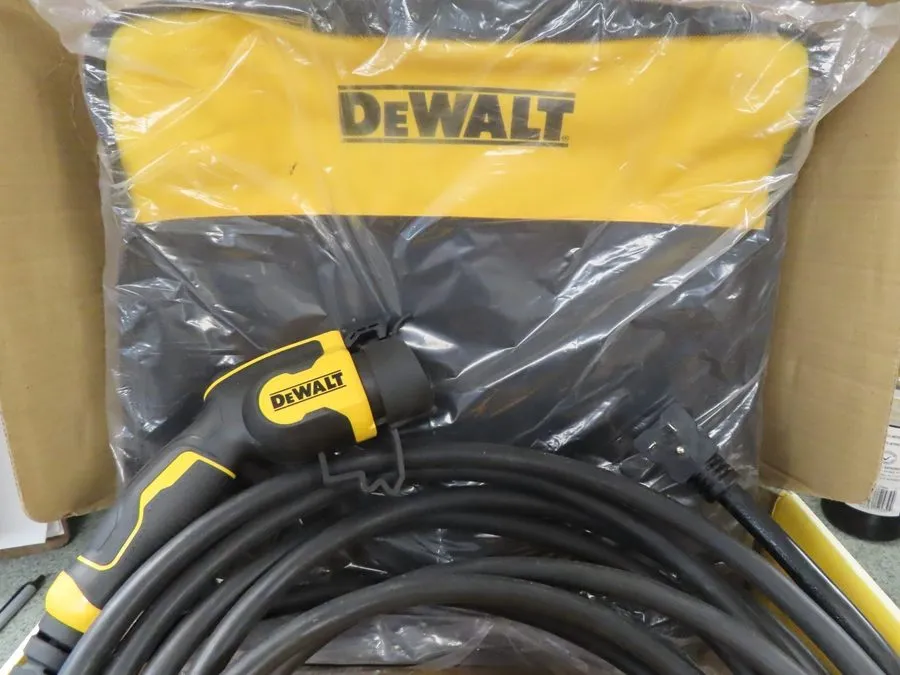 Аккумулятор Dewalt Level-2 Portable Electric EV Charger to 16 Amps,120-240V AC 3