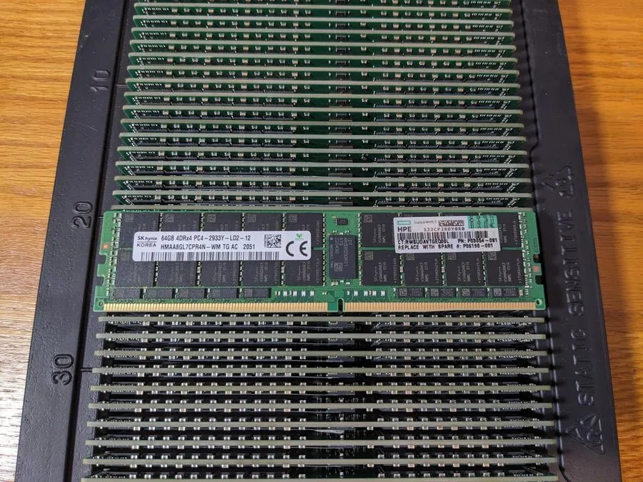 Модуль памяти HPE P06190-001 64GB ECC DDR4-2933Y-L LRDIMM MEMORY MODULE