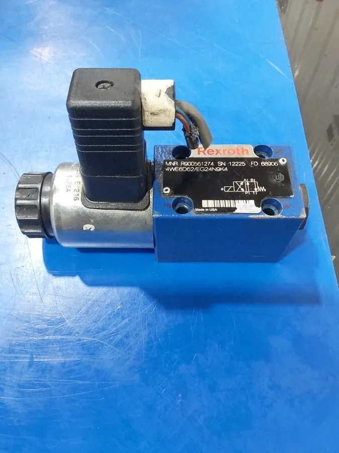 Пневмораспределитель Rexroth R900561274 24 VDC 124 A Hyrdaulic Directional Contr
