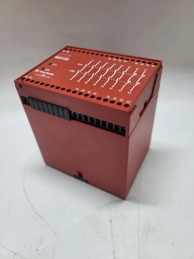 Реле безопасности Allen-Bradley Guard Master MSR122E 440R-E21358 Ser.A