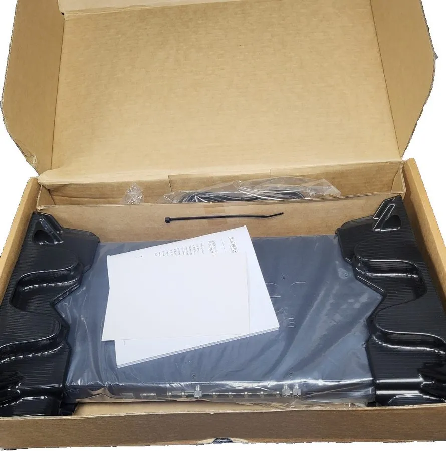 Межсетевой экран Juniper Networks SRX220 8-Port Gigabit Services Gateway Securit
