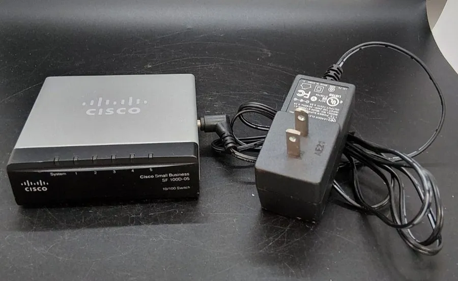 Коммутатор Cisco (SF100D-05) 5-Port 10/100 Desktop Switch with QoS