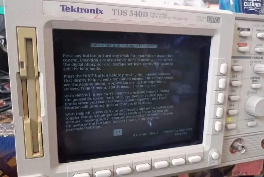Осциллограф TEKTRONIX TDS 540D 4 CHANNEL DIGITAL PHOSPHOR OSCILLOSCOPE 500MHz 2G