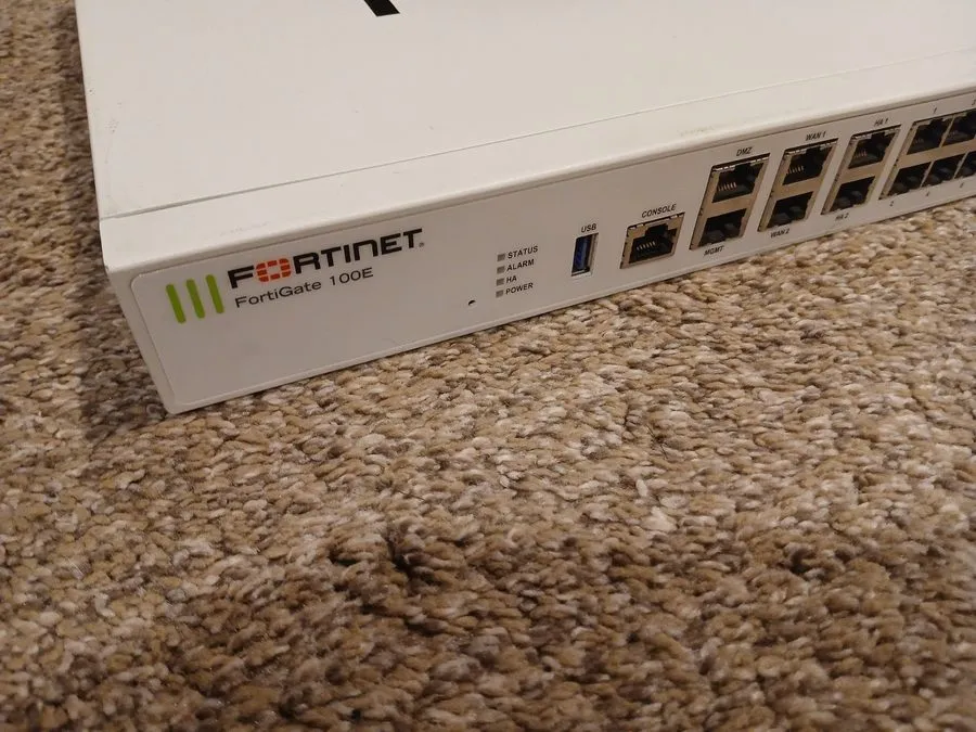 Межсетевой экран Fortinet FortiGate 100e FG-100E Firewall Security Appliance 16- — фото лота 1