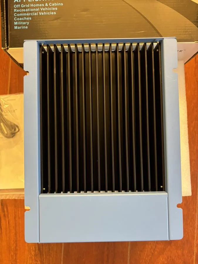 Аккумулятор AIMS POWER SCC40AMPPT 40A MPPT SOLAR CHARGE CONTROLLER — фото лота 1
