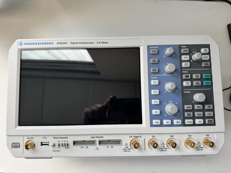 Осциллограф Rohde & Schwarz RTB2004 EDU Four Channel, 70 MHz Digital Oscilloscop — фото лота 1