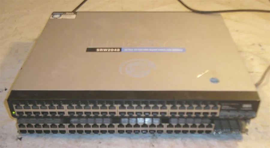 Коммутатор Linksys 48 Port 10/100/1000 Gigabit Switch WebView SRW2048 1 Working
