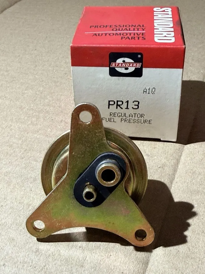 Трубопроводная арматура PR13 Standard Ignition Fuel Pressure Regulator Mopar 198 — фото лота 2