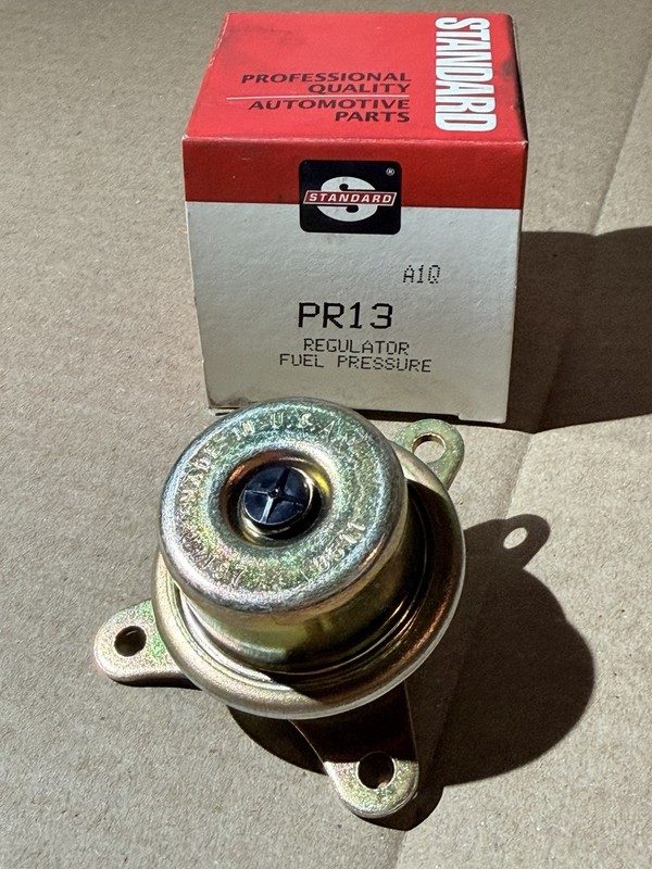 Трубопроводная арматура PR13 Standard Ignition Fuel Pressure Regulator Mopar 198 — фото лота 3