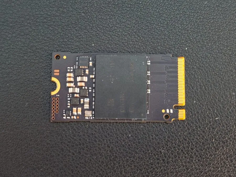 SSD-накопитель SAMSUNG PM991 256GB M.2 NVMe 2242 SSD MZALQ256HAJD-000L1