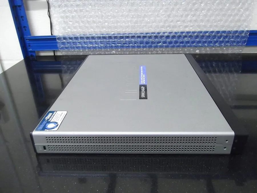 Коммутатор Linksys SRW224G4P-K9 24-Port 10/100 PoE + 4 Port Gigabit Switch WebVi