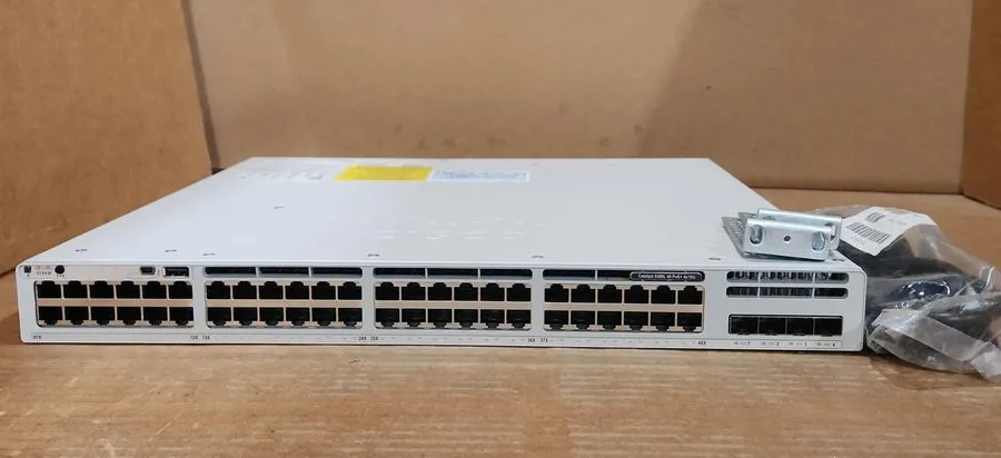 Коммутатор Cisco C9300L-48P-4X-E 48-Port PoE+ 4x 10G SFP+ Uplink Network Essenti