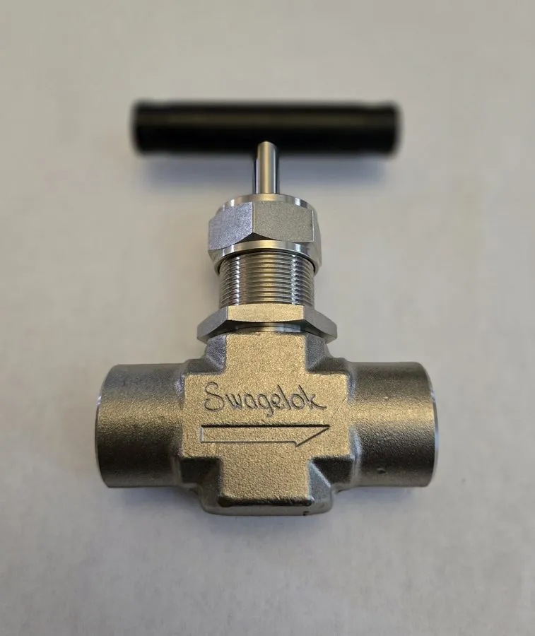 Клапан Swagelok SS-18VF8-Manual Stainless Needle Valve 5000psi 1/2in FNPT