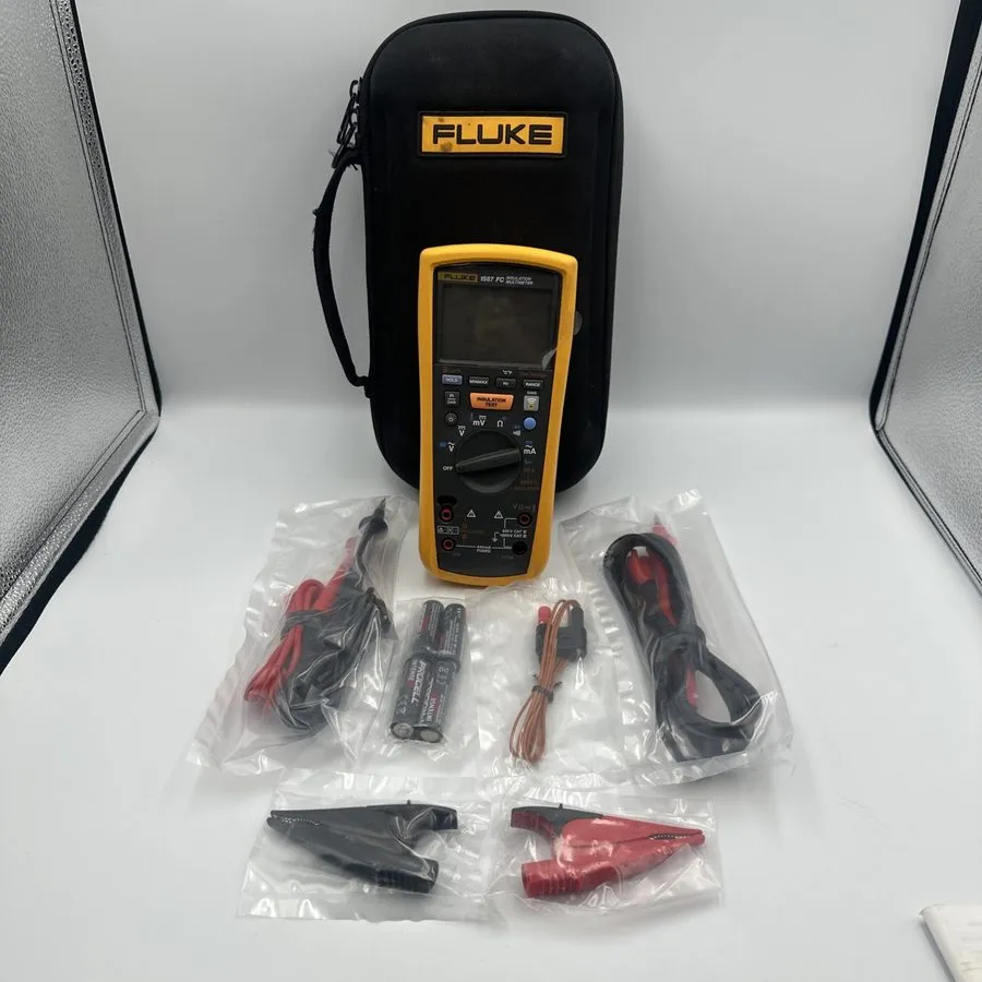 Мультиметр Fluke 1587FC True-RMS Megohmmeter/Insulation Resistance Tester and Mu