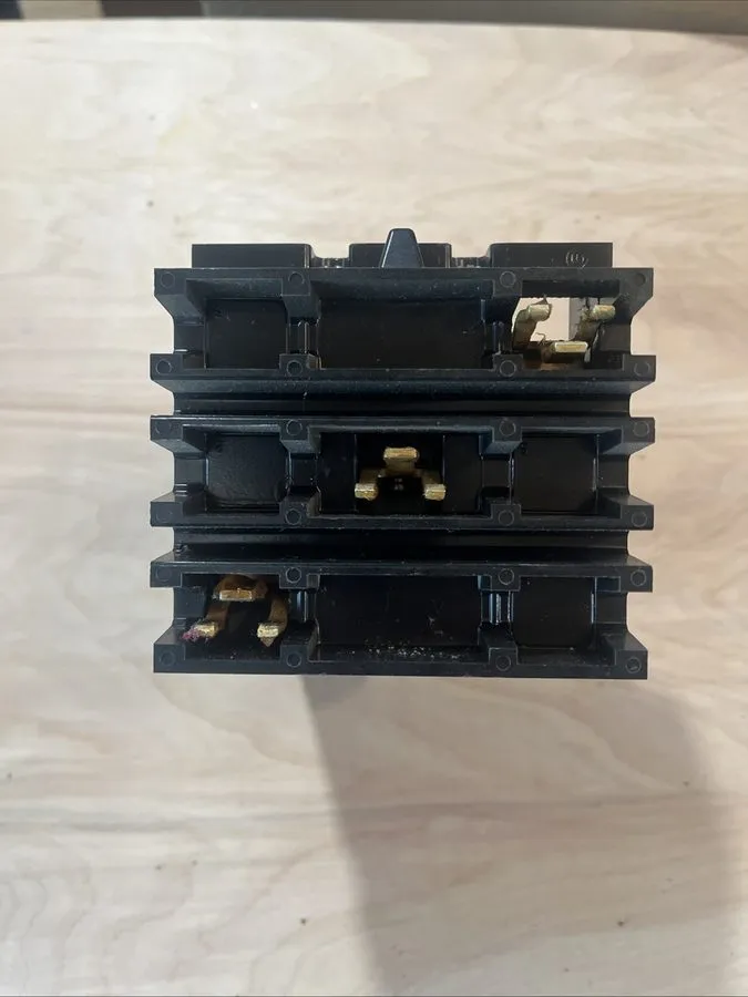 Автоматический выключатель Square D FC34015 Circuit Breaker 15 Amp, 3 Pole, 480V — фото лота 1