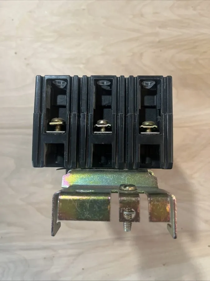 Автоматический выключатель Square D FC34015 Circuit Breaker 15 Amp, 3 Pole, 480V — фото лота 2