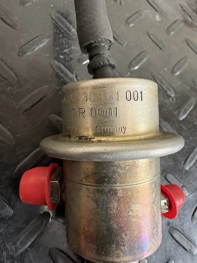 Трубопроводная арматура OEM Mercedes-Benz W201 W124 W126 R129 Fuel Pressure Regu
