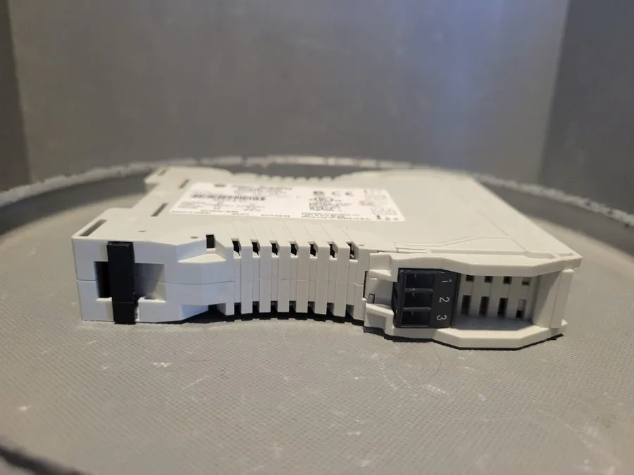 Коммутатор Allen Bradley 1783-US05T Stratix 2000 Ethernet Switch AB