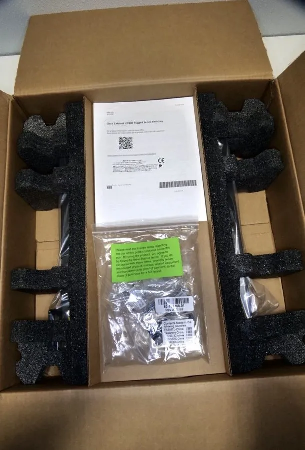 Коммутатор Cisco Catalyst IE9300 24 Port Ethernet Switch IE-9320-26S2C-A — фото лота 2