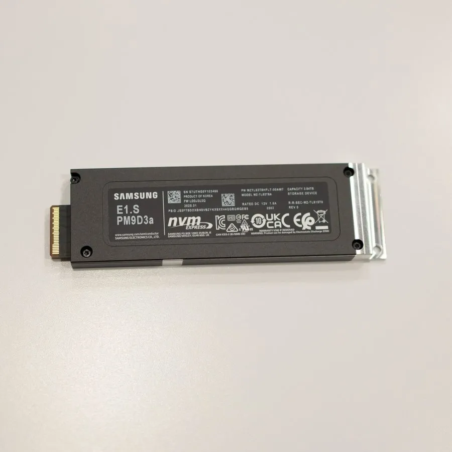 SSD-накопитель Samsung PM9D3a 3.84TB E1.S Gen5 NVMe SSD MZTL63T8HFLT 0% Wear 143