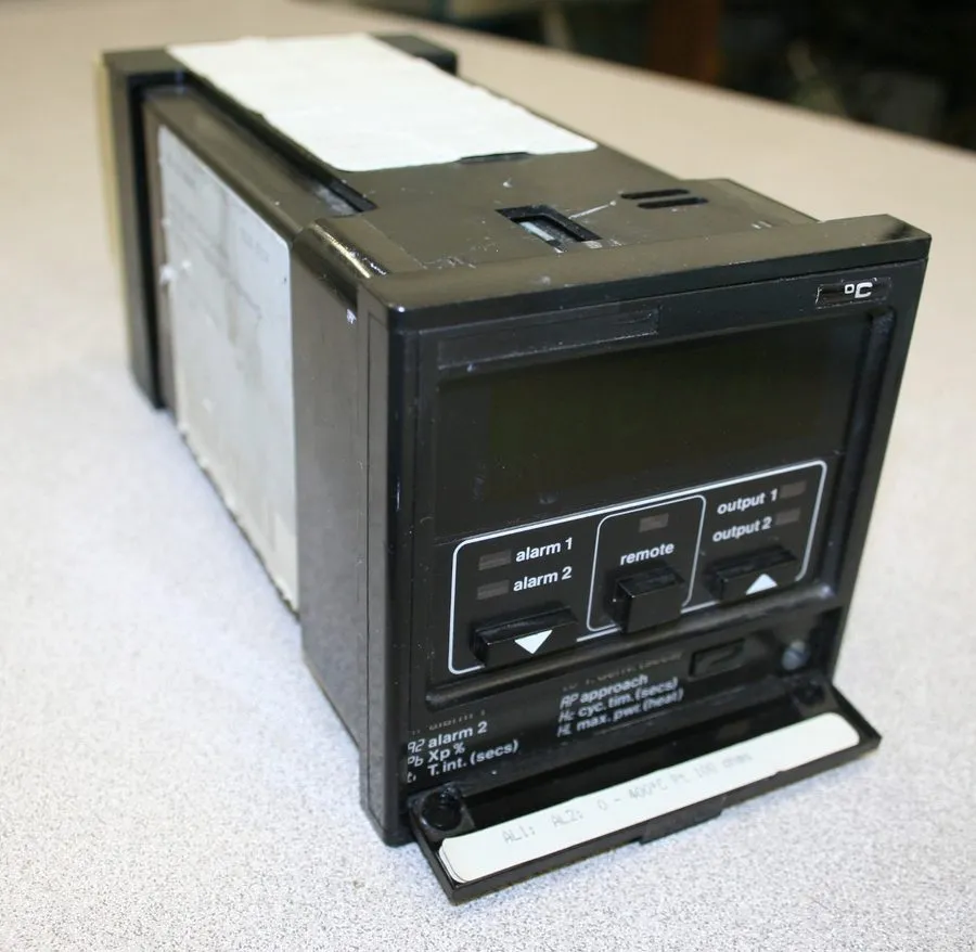 Датчик температуры Eurotherm 810-047-000 Temperature Controller — фото лота 1