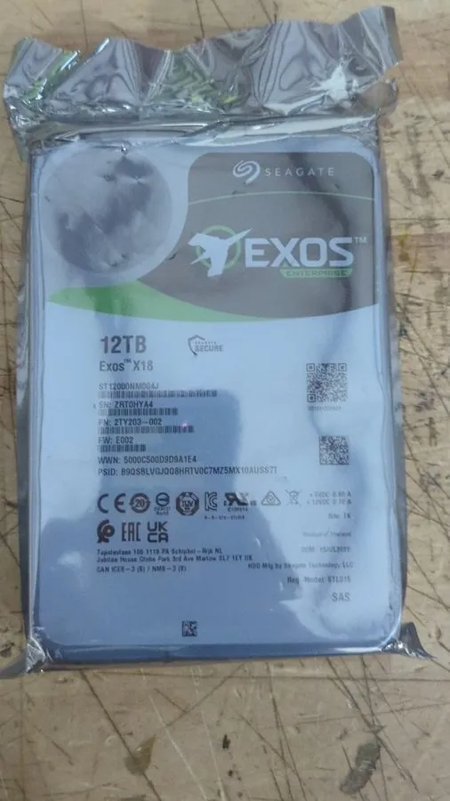Жёсткий диск Seagate 12TB Exos X18 7200RPM SAS 12Gb/s 3.5" HDD ST12000NM004J Ent — фото лота 2