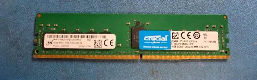 Модуль памяти Crucial CT16G4RFD8266 16GB RDIMM DDR4 2666MHz PC4-21300 REG 2Rx8 S