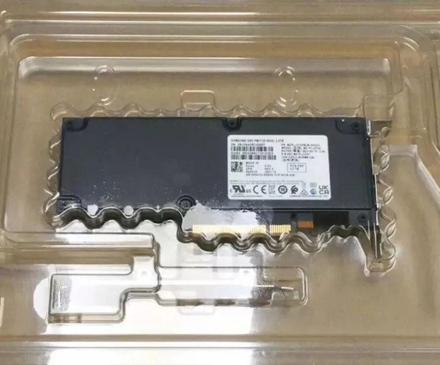 SSD-накопитель Samsung PM1735 3.2TB SSD DELL HHHL PCIE 4.0 NVME MZ-PLJ3T20 MZPLJ
