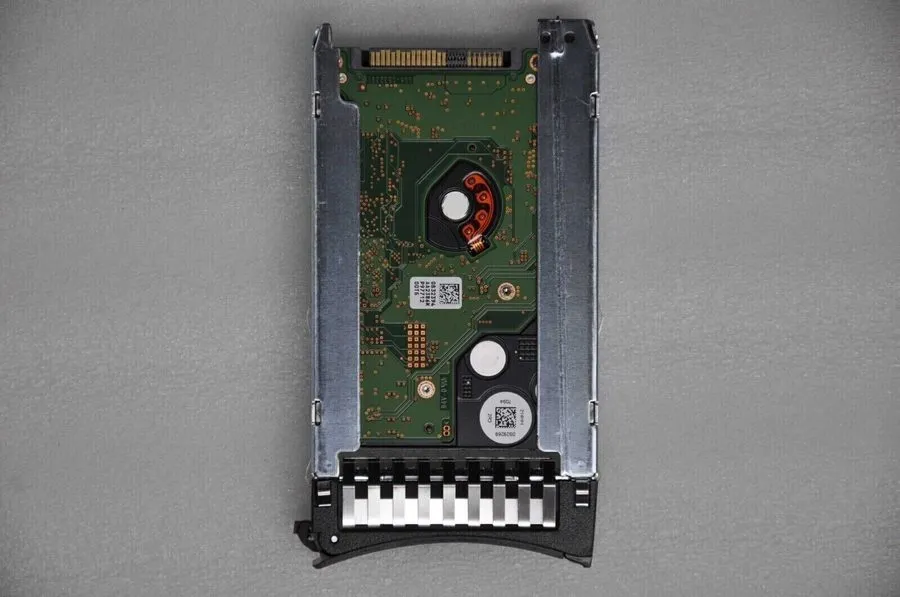 Жёсткий диск Lenovo 81Y9650 81Y3805 81Y9651 900GB 2.5"10K RPM 6G SAS SFF Hard Dr