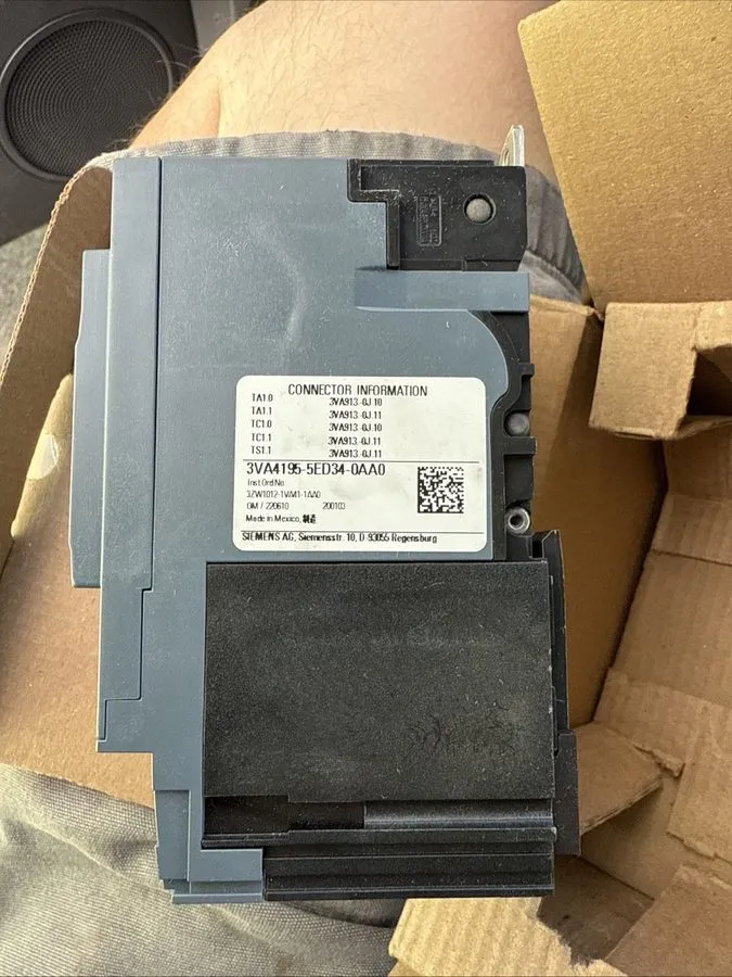 Автоматический выключатель 1 Siemens 3VA4195-5ED34-0AA0 3 Pole 15 Amp Circuit Br