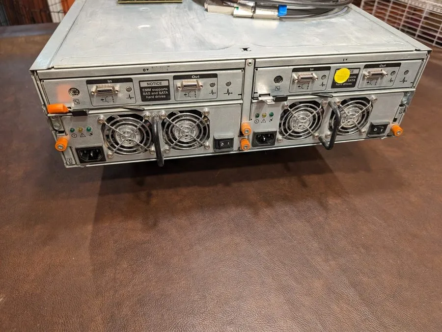 Блок питания Dell PowerVault MD1000 Storage Array 15x 3.5" SAS HDD Bays 2x EMM 2