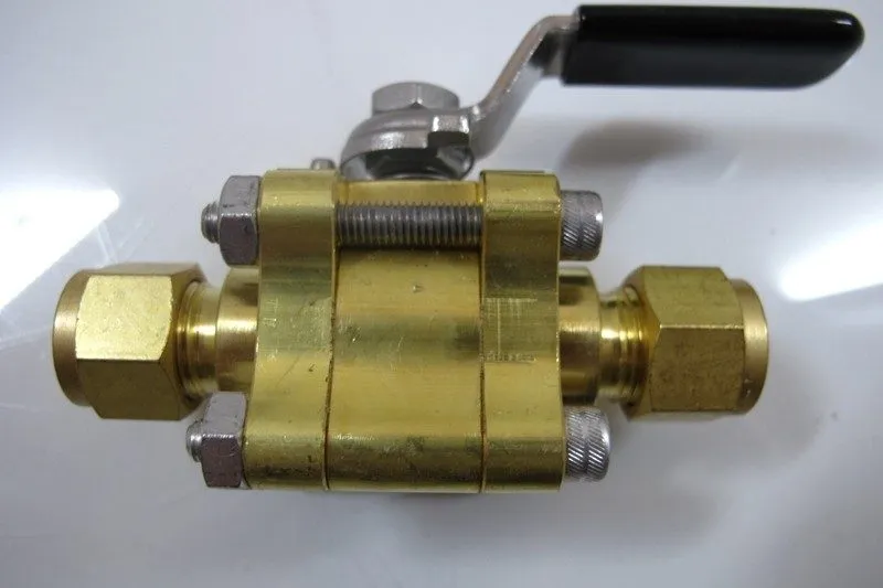 Клапан Swagelok B-62TS6 Brass 3-piece Ball Valve 3/8” Tube