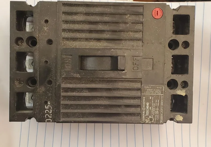 Автоматический выключатель GE Enclosed Circuit Breaker TED134040 40A 480V 3P 3R 