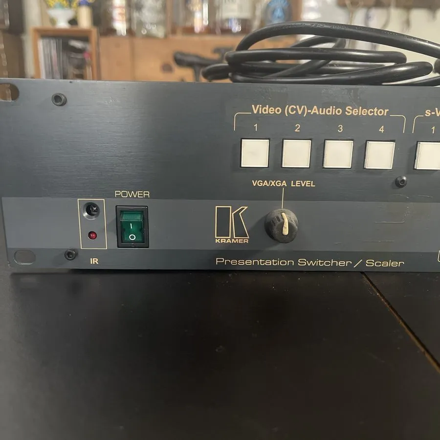 Видеокоммутатор KRAMER VP-25XL PRESENTATION SWITCHER/SCALER WITH IR REMOTE IT-50 — фото лота 1